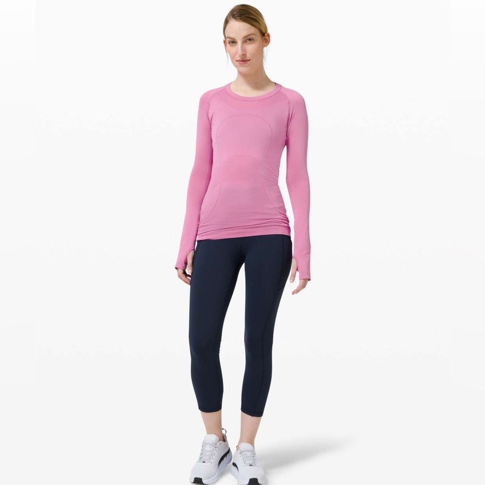 Lululemon Swiftly Tech Long Sleeve Crew shirt in magenta glow - size 6